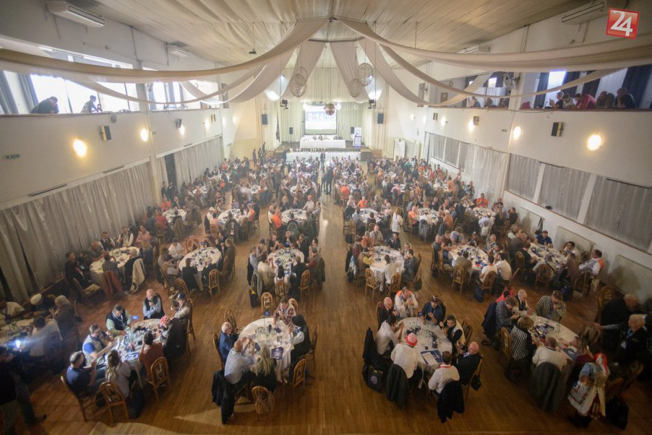 FOTO: Netradičné Majstrovstvá Európy, pod Zoborom súťažilo vo fajčení fajok