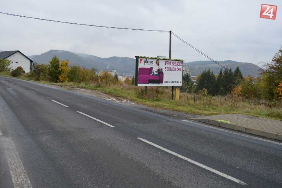 V OBRAZOCH: Na frekventovanom úseku v Bystrici dostavajú chodník