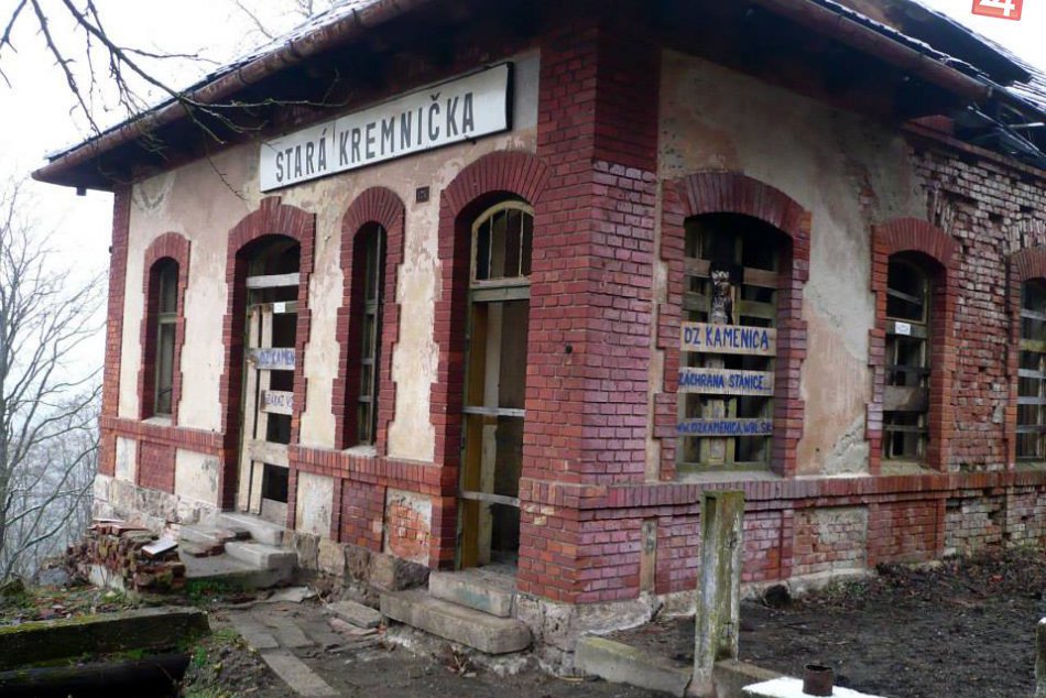 FOTO: Schátraná stanica má svoje čaro, mohlo by z nej byť múzeum