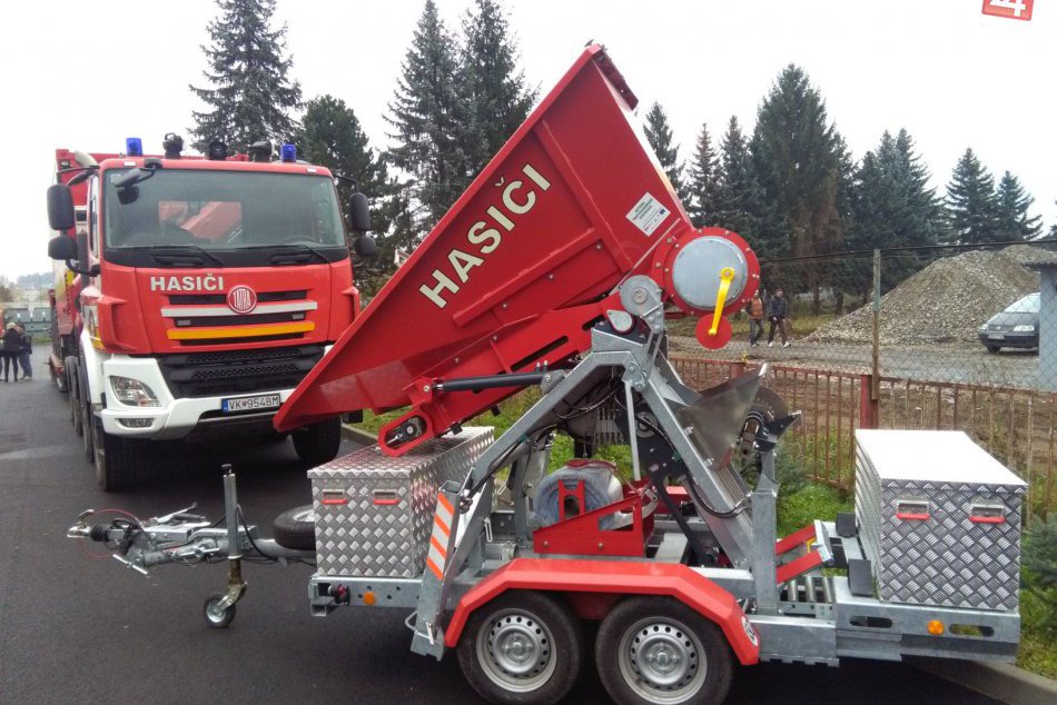 V OBRAZOCH: Pred zvolenským štadiónom zakotvila nová hasičská technika