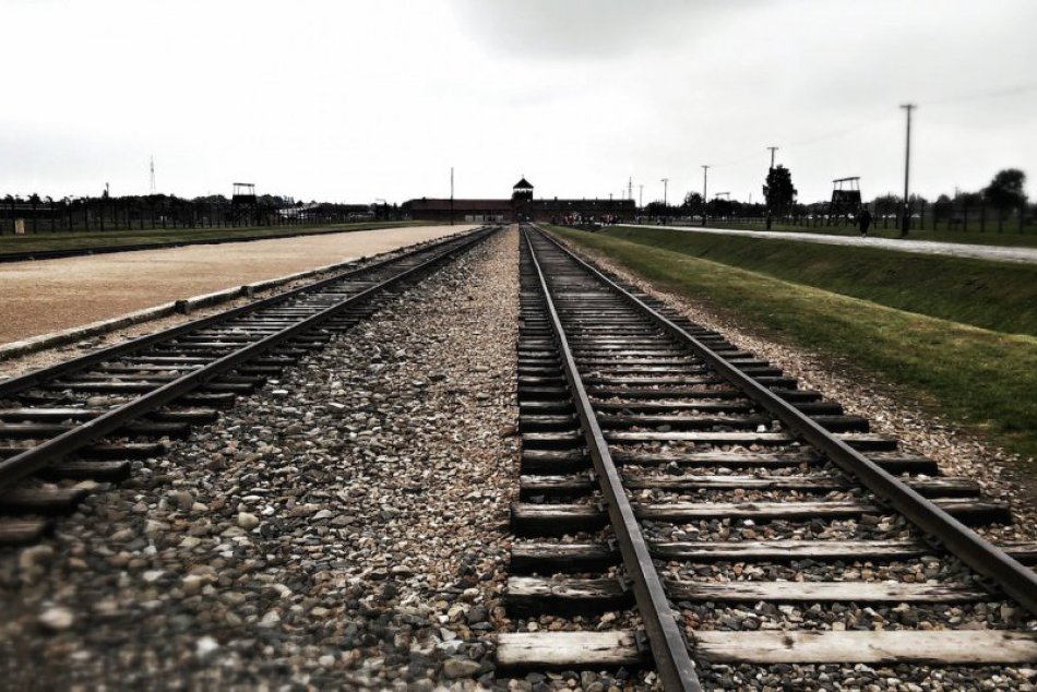 Koncentračný tábor ostáva mementom