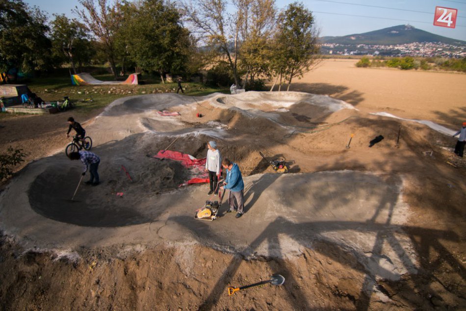 Nitra bude mať nové športovisko: Pozrite sa čo vyrastá na Hideparku, FOTO