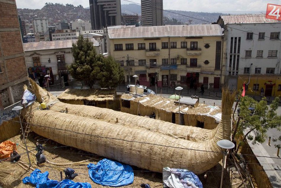 KURIOZITA DŇA: Na trstinovej lodi cez Tichý oceán. Plavba ako za dávnych čias