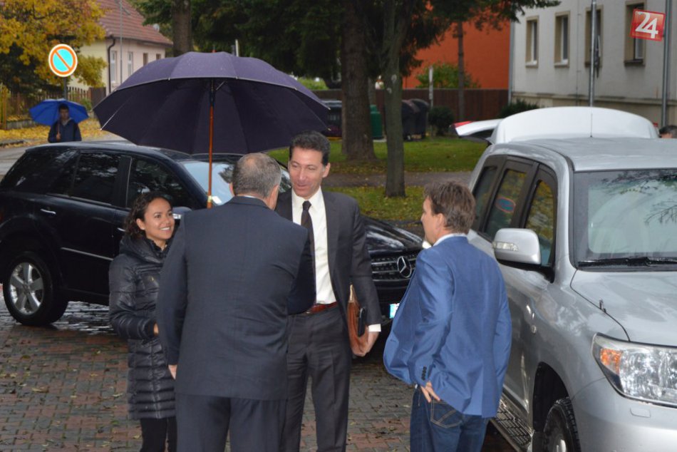 Nový americký veľvyslanec spoznáva Slovensko: V Poprade sa stretol s gymnazistam