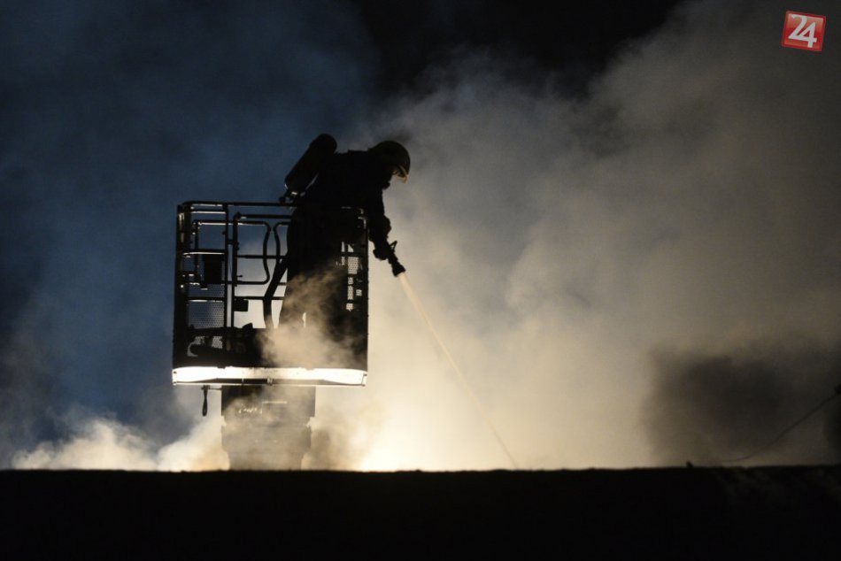 Požiar lakovne v Považskej Bystrici: Práca hasičov