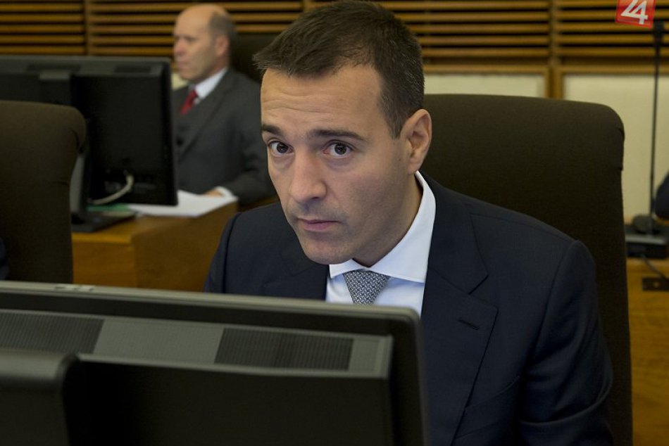 VLÁDA: Elektronické preukazy poistencov nebudú, využiť sa majú občianske s čipom