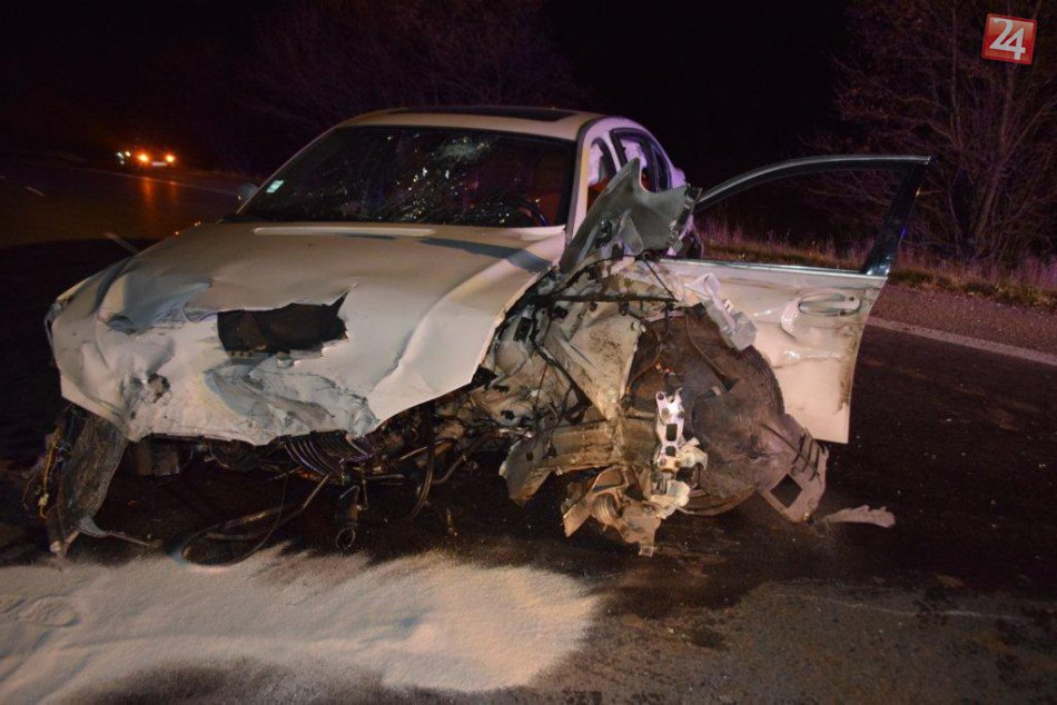 FOTO: Vážna nehoda so zranenými. K zrážke došlo medzi Bystricou a Breznom