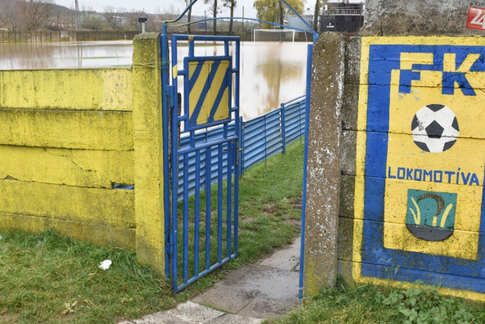 Príroda ukázala svoju silu: Odnieslo si to futbalové ihrisko, FOTO