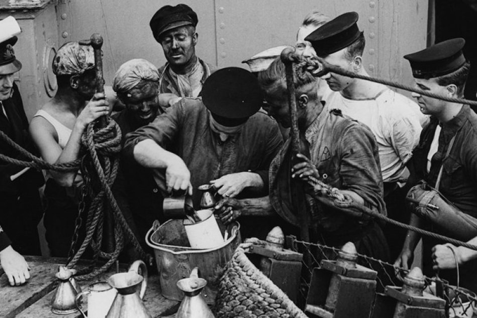 Grogu, nápoju otrlých námorníkov, dal názov admirálov plášť