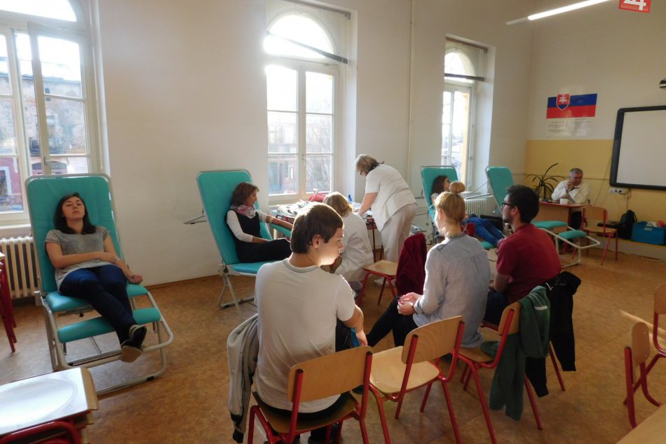 Novoveskí gymnazisti si zaslúžia veľkú pochvalu: Krásna pomoc priamo v škole!