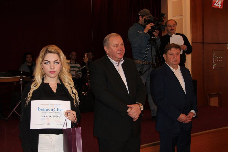 FOTOGALÉRIA: Kraj oceňoval študentov