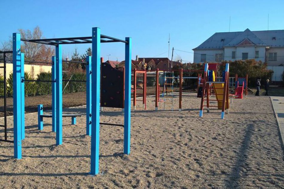 Fotogaléria: V Hlohovci vyrástlo nové detské ihrisko
