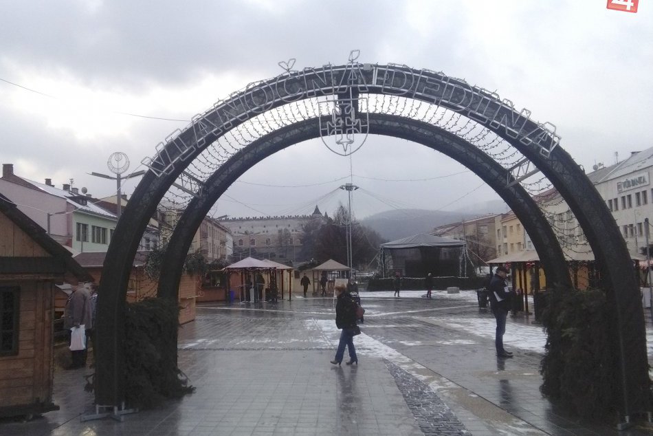 V OBRAZOCH: Vianočná dedina vo Zvolene