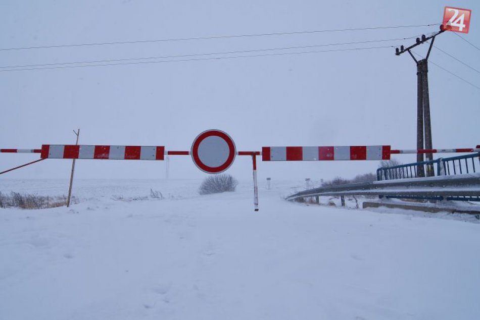 Kolaps na železniciach! Víchrica a popadané stromy skomplikovali dopravu