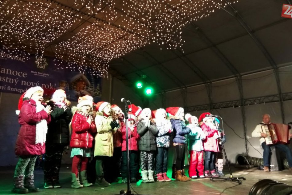 Mikulášov príchod na Hlavné námestie v Nových Zámkoch