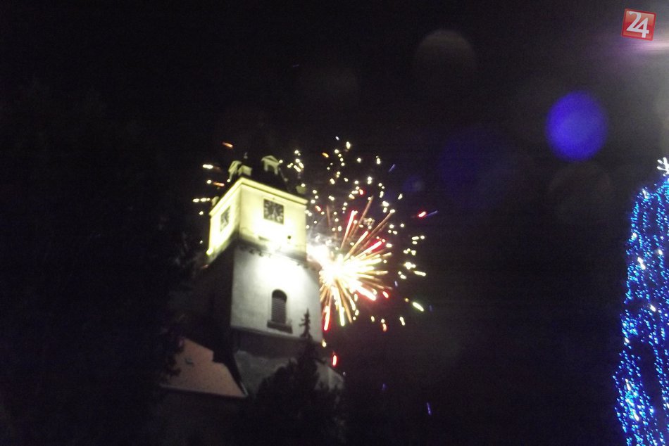 Fotogaléria: Čarovné okamihy z rozsvietenia vianočného stromčeka v Hlohovci