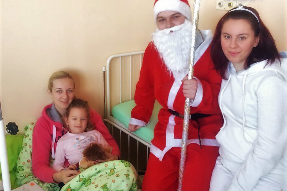 V OBRAZOCH: Mikulášska návšteva vo zvolenskej nemocnici