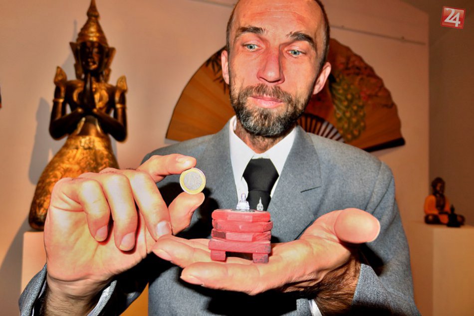 Obrazom: Výstava sošiek Budhu v Rožňave