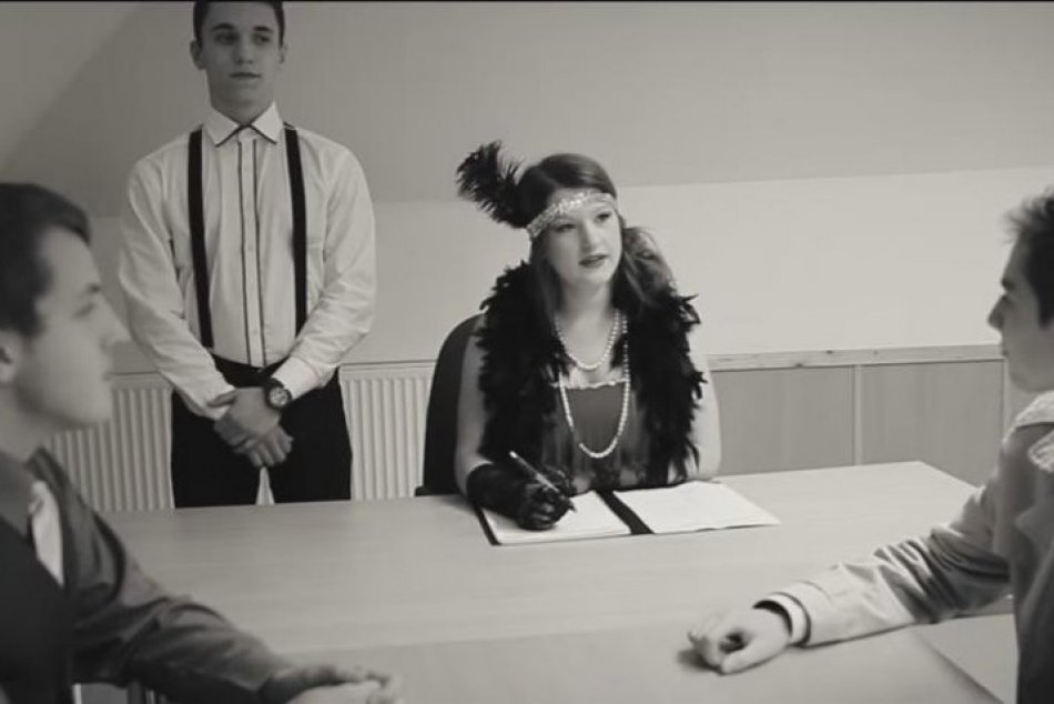 V OBRAZOCH: Kradnutie triednej knihy po mafiánsky!