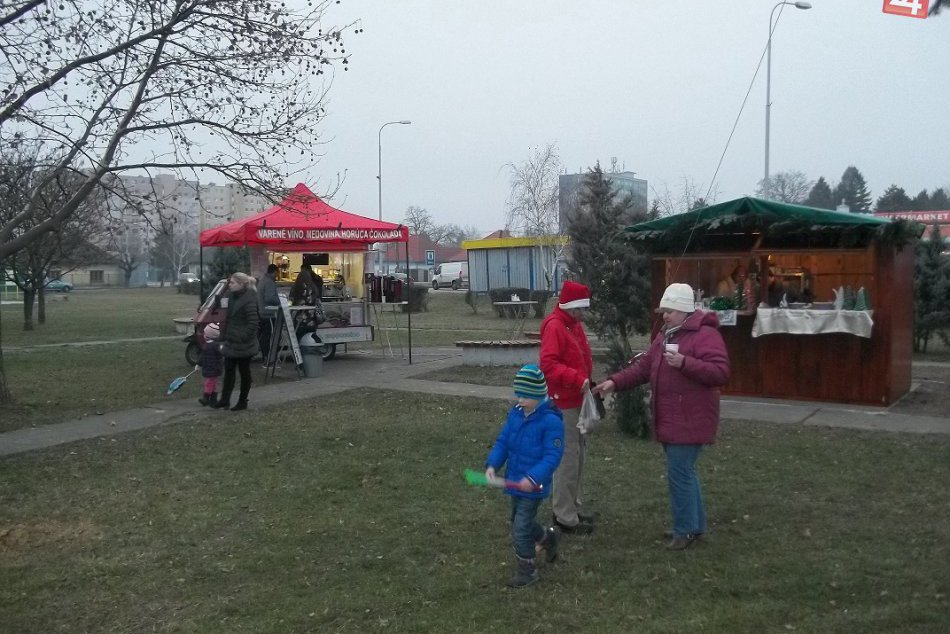 Vo Veči boli vianočné trhy: Nadýchali ste sa už vianočnej atmosféry?