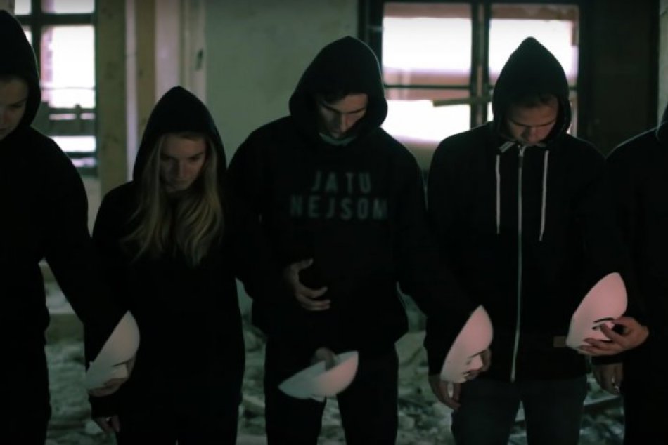 FOTO. Únos triednej knihy v anonymus štýle