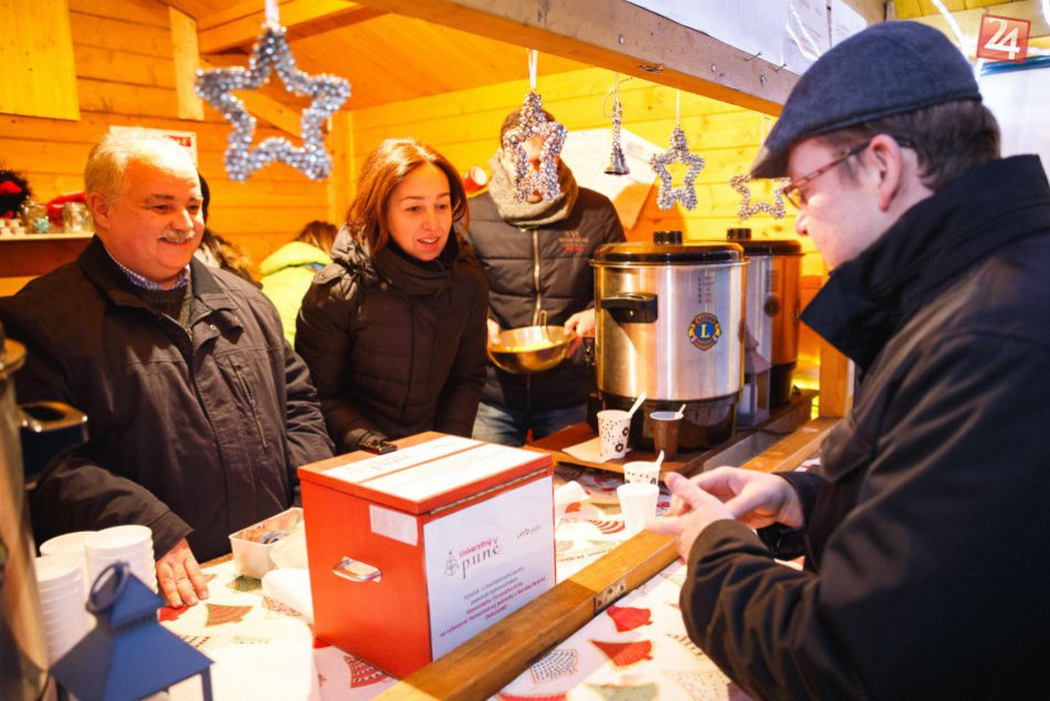 V OBRAZOCH: Predajom univerzitného punču sa v Bystrici pomohlo dobrej veci