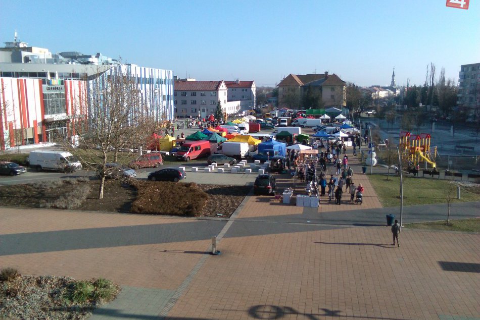 V OBRAZOCH: Po roku sú v Lučenci konečne opäť vianočné trhy