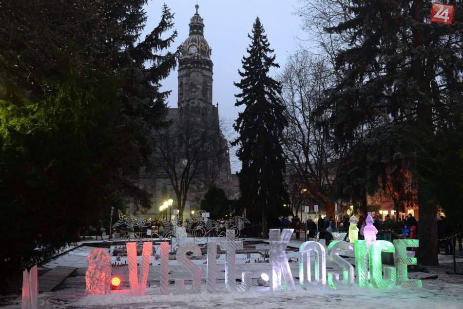 Ľadové sochy sa vynímajú v košickom centre