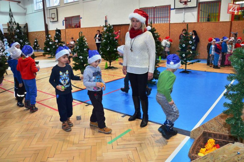 Telocvičňu premenili na vianočnú krajinu