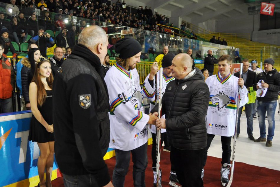 FOTO: Peter Sagan na hokejovom zápase