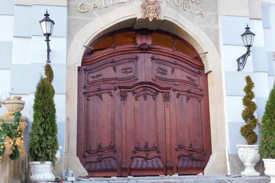 V OBRAZOCH: Nová dominanta priečelia Haličského zámku