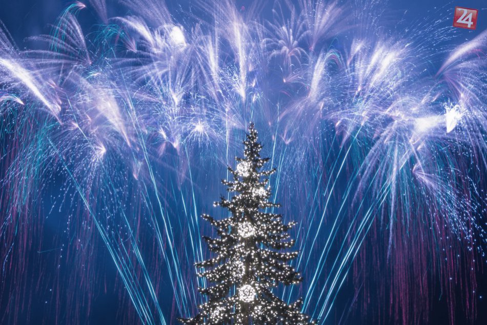 V OBRAZOCH: Úchvatný novoročný ohňostroj nad hlavami Bystričanov