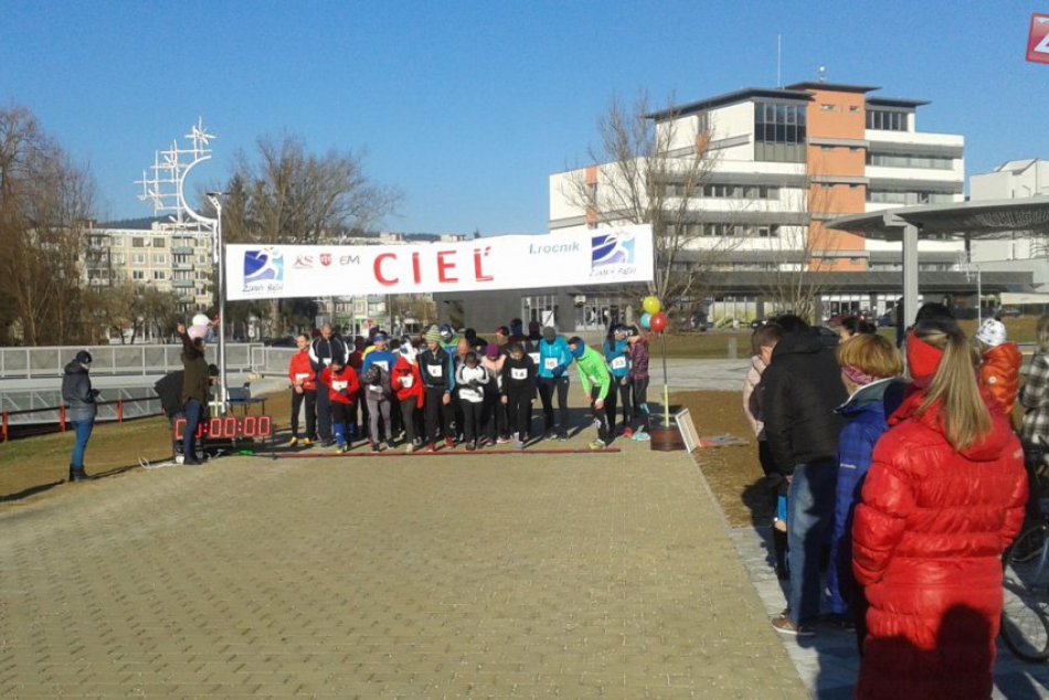 Zimný beh Považskou Bystricou: Od štartu až na stupeň víťazov