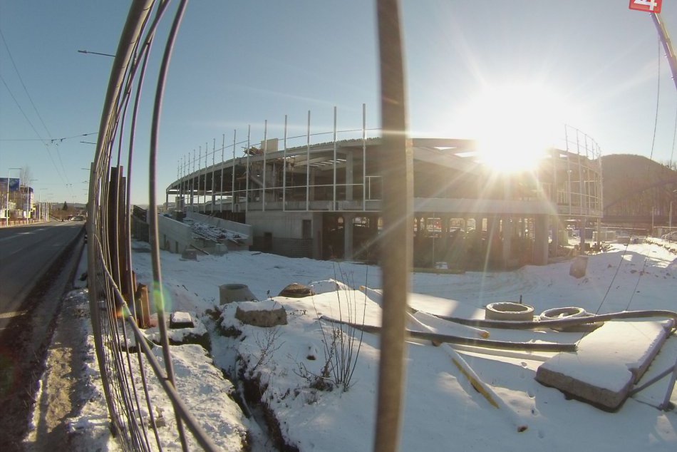 V OBRAZOCH: Nová bystrická autobuska pod snehovou prikrývkou