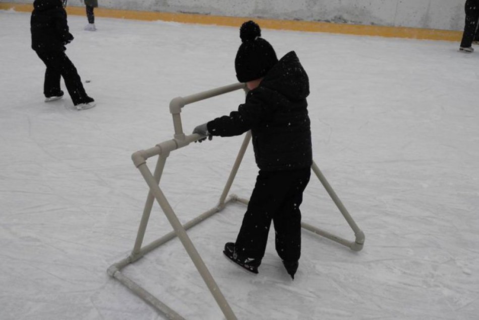 Už ste si ju všimli? Skvelá pomôcka pre malých korčuliarov v Hlohovci, FOTO