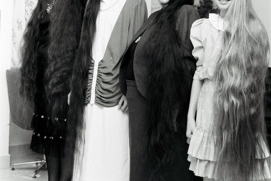 Archívne FOTO spred štvrťstoročia: Prešovčanke Erike namerali najdlhšie vlasy