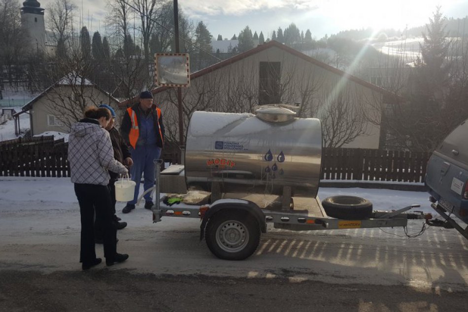 Domaniža odstavená od vody: Zábery priamo z miesta