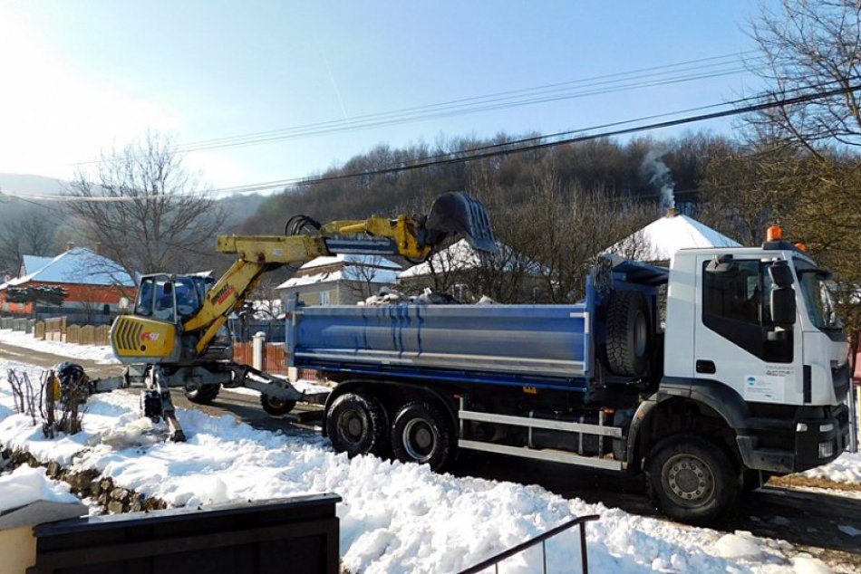 Obrazom: Vodohospodári odstraňovali ľad z Petermanovho potoka