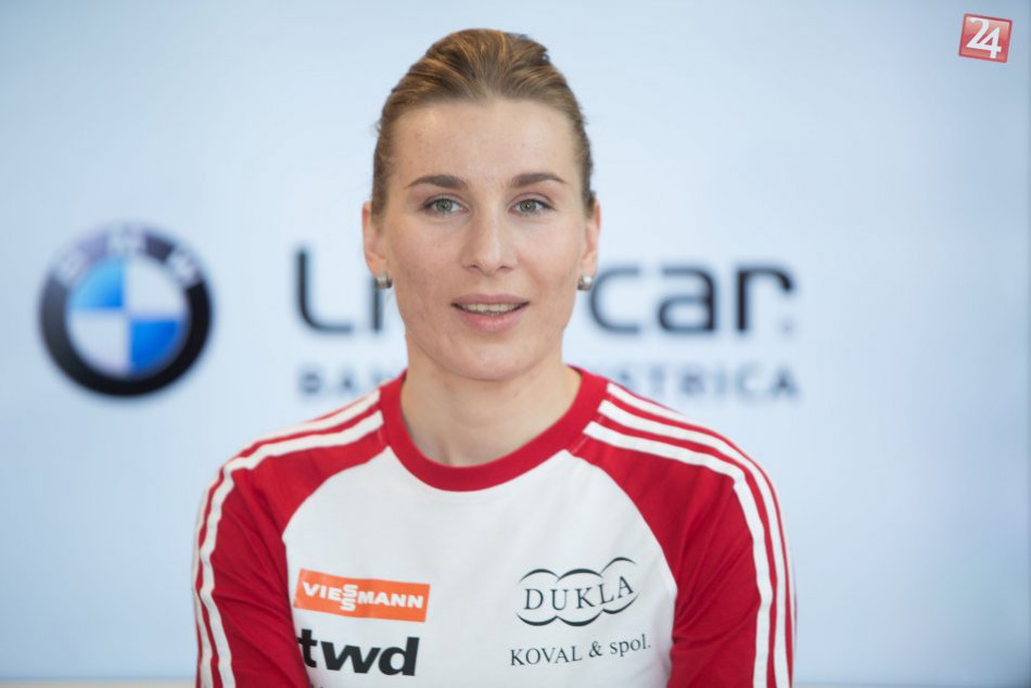 V OBRAZOCH: Nasťa Kuzminová na tlačovke
