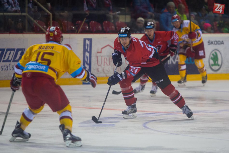 V OBRAZOCH: Bystrickí hokejisti doma zdolali Trenčanov