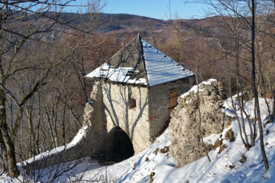 V OBRAZOCH: Hrad Muráň očarí aj v zime