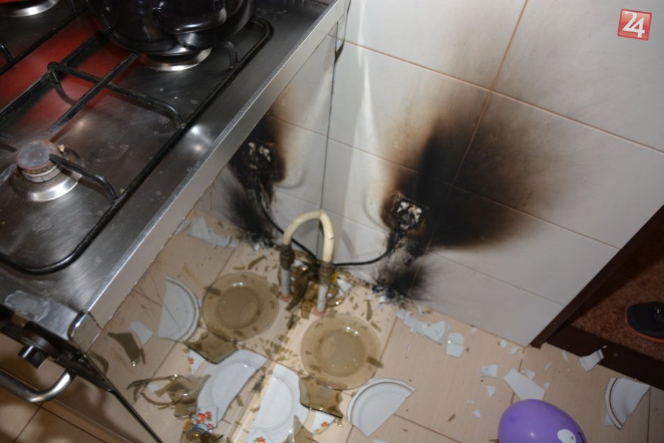 V OBRAZOCH: Krvavá dráma vo zvolenskom byte. Muž napadol manželku nožom