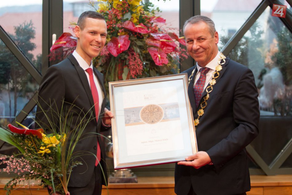 V OBRAZOCH: V Bystrici udelili významné ocenenie. Ušli sa lekárovi aj Tóthovi