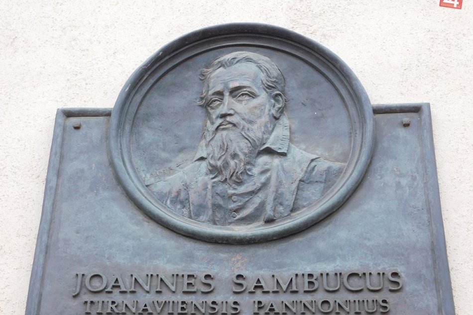 FOTO: Pamätné tabule našich známych rodákov v centre Trnavy