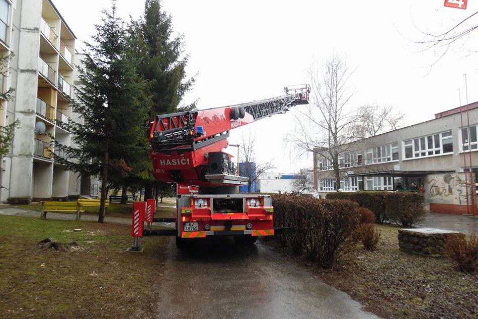 Obrazom: Zásah záchranárov a hasičov na stavenisku v Rožňave