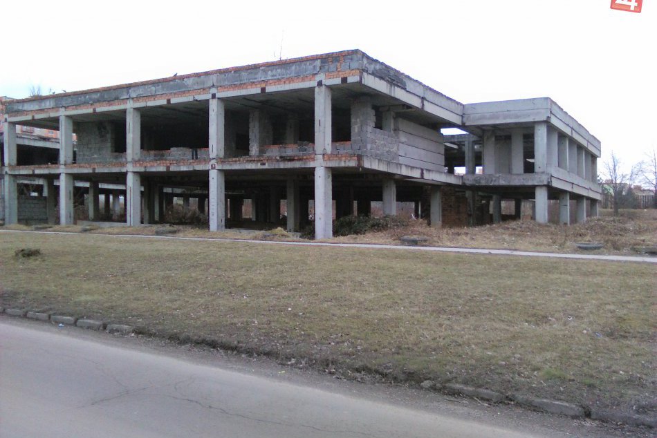 V OBRAZOCH: Skelet na Rúbanisku I hyzdí okolie už dlhé roky