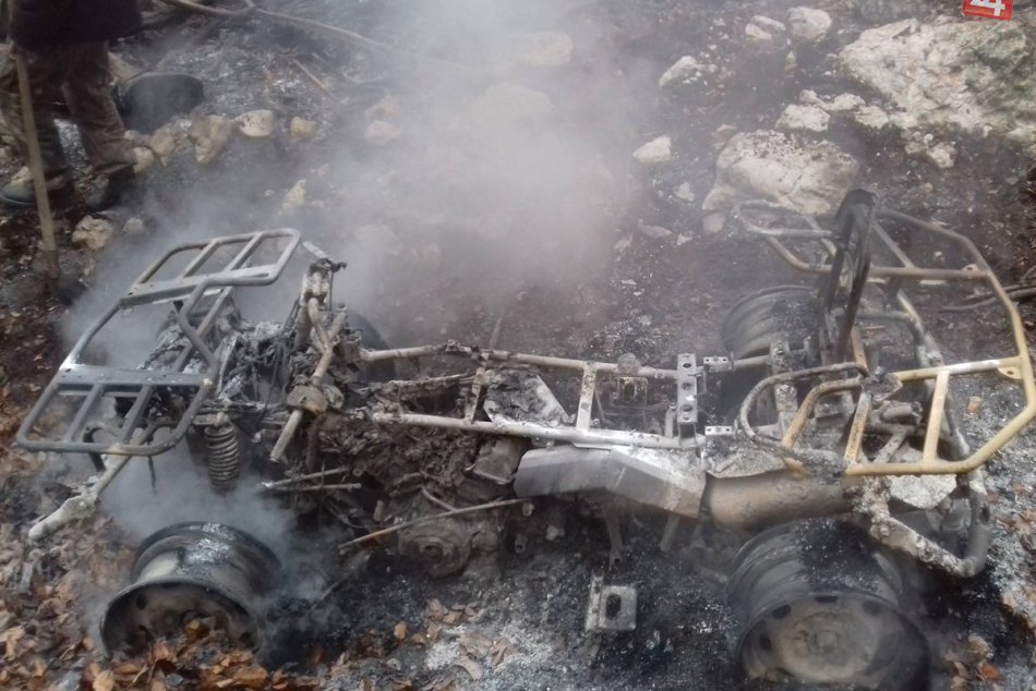 Požiar v CHKO Strážovské vrchy: Mužovi (22) zhorela štvorkolka