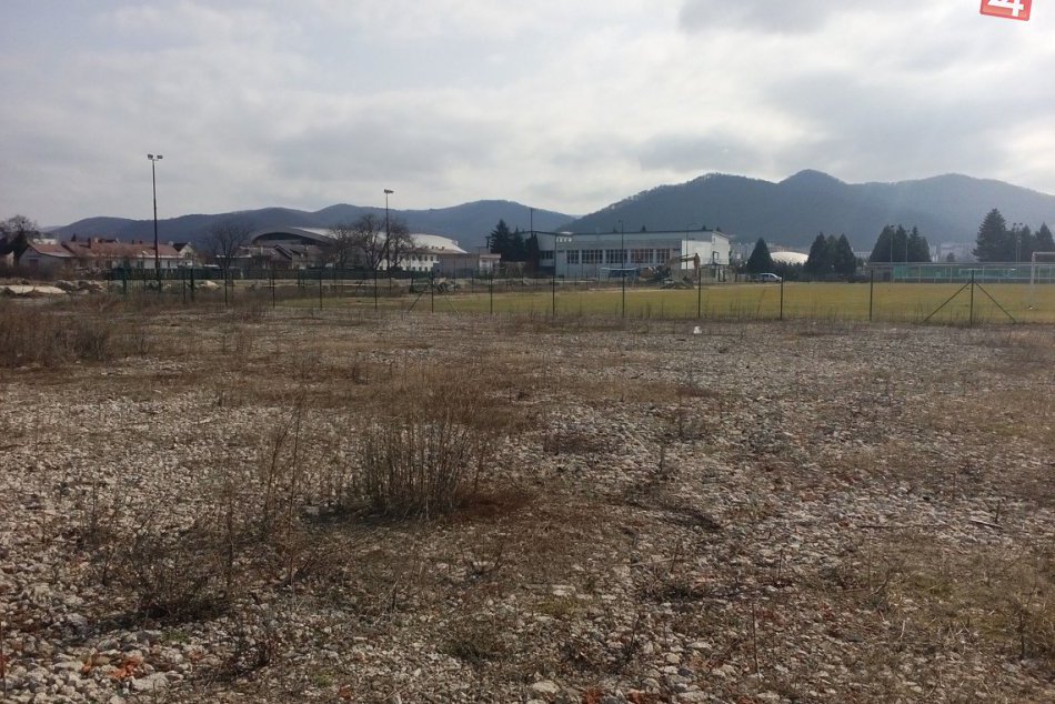 Pokračujú v búraní. Pozrite si fotografie z futbalového štadióna 