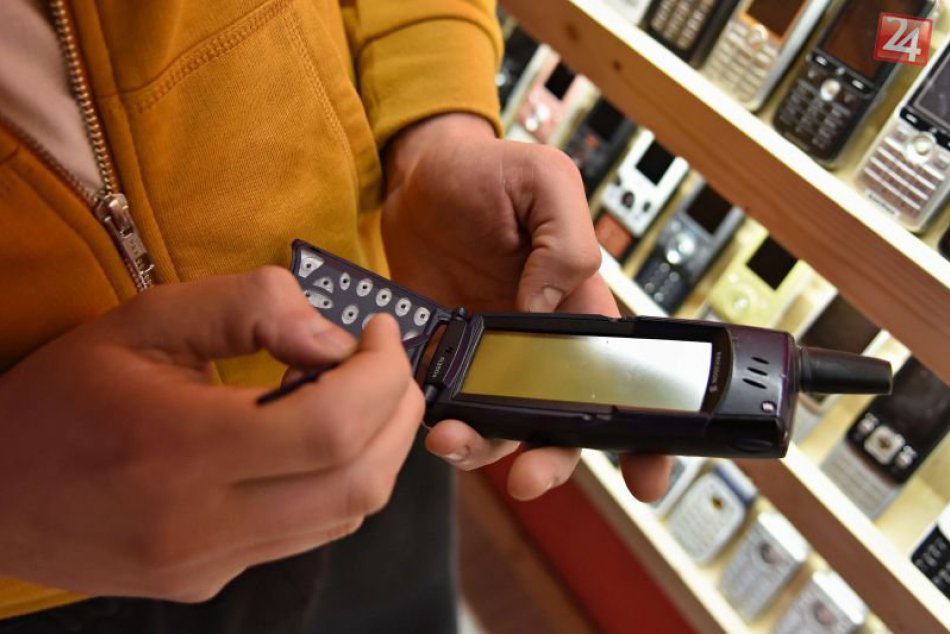 KURIOZITA DŇA: Tomuto Slovákovi sa "nedovoláte", hoci má stovky mobilov