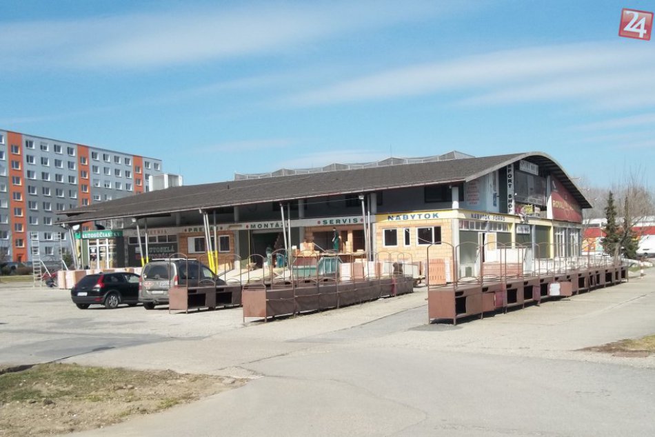 Zo šalianskej tržnice budú byty: Ich výstavba sa už začala